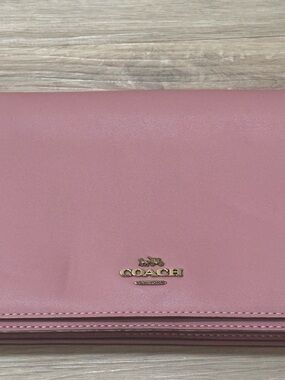 COACH Rose Pink Leather Clutch Wallet with Gold Logo